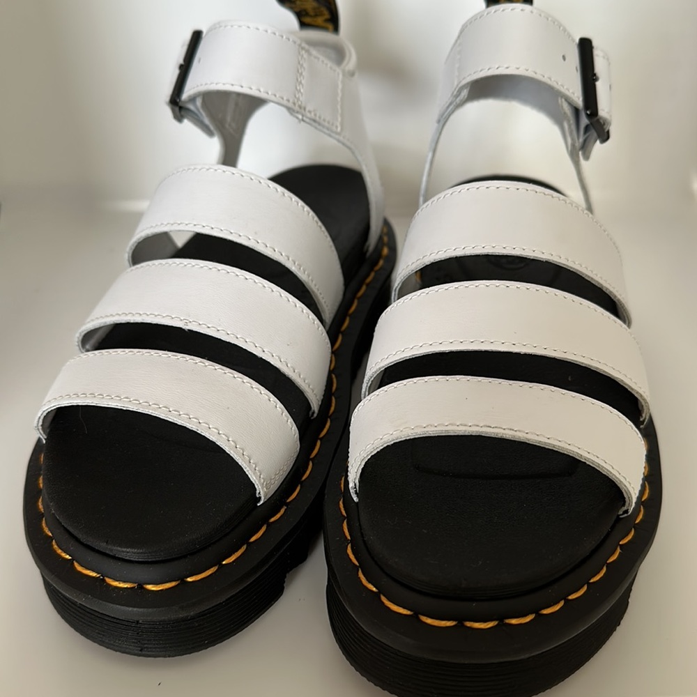 NWB🌟Dr. Martens Blaire White Sandals (6 & 8)